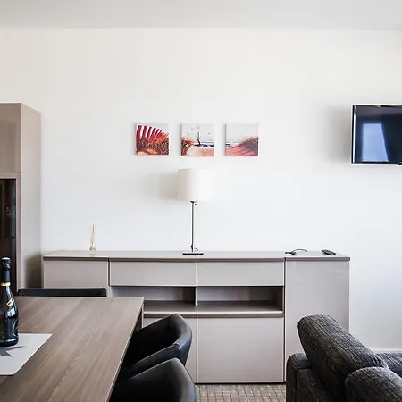 Novo Panoramic Sea View Aparthotel De Panne